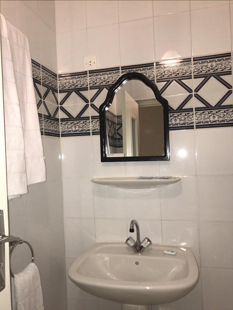 Hotel Grand Bassin Tlemcen ภายนอก รูปภาพ