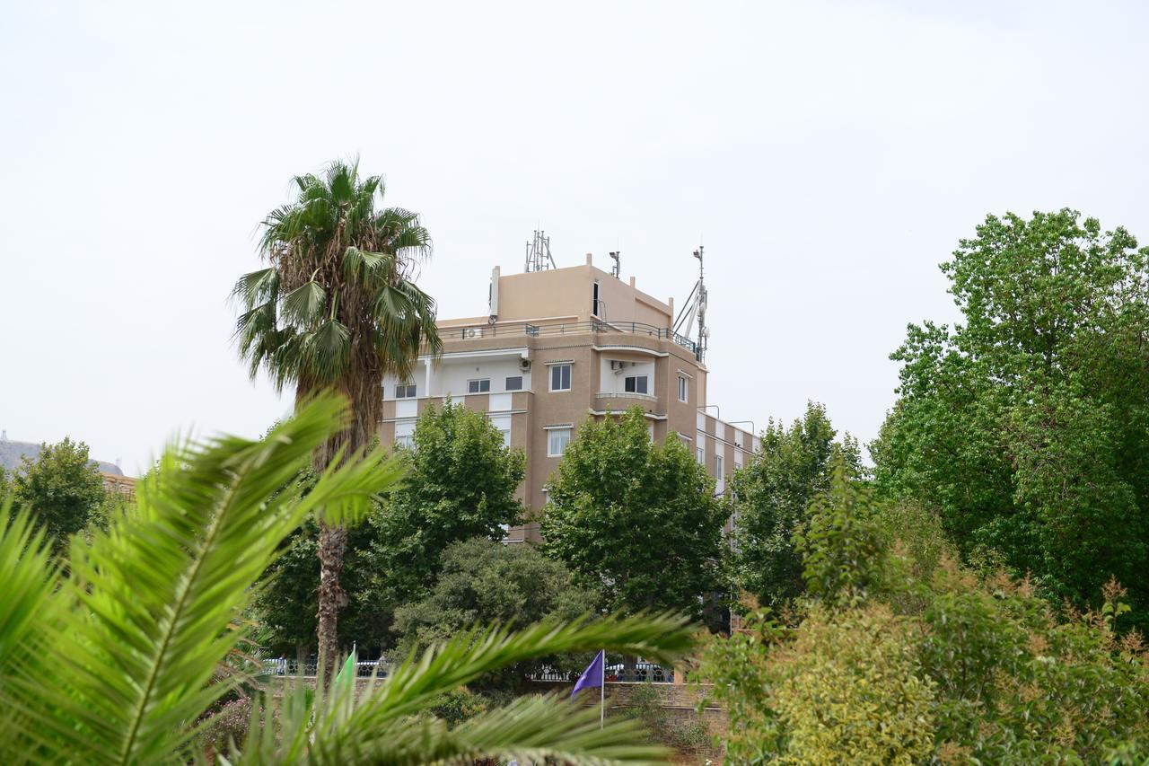 Hotel Grand Bassin Tlemcen ภายนอก รูปภาพ